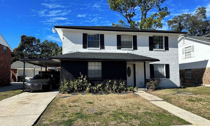 Algiers House | Large & Cozy 4-Bedroom w/Parking - One Exit to French Quarter & Downtown NOLA