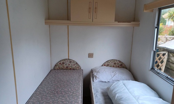 Par House | Large Cozy static caravan in cornwall