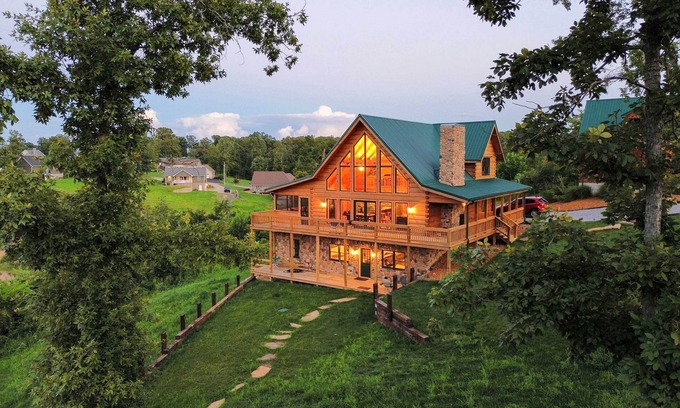 Gilbertsville Cabin | Large Deck & Shared Dock: Cabin on Kentucky Lake!