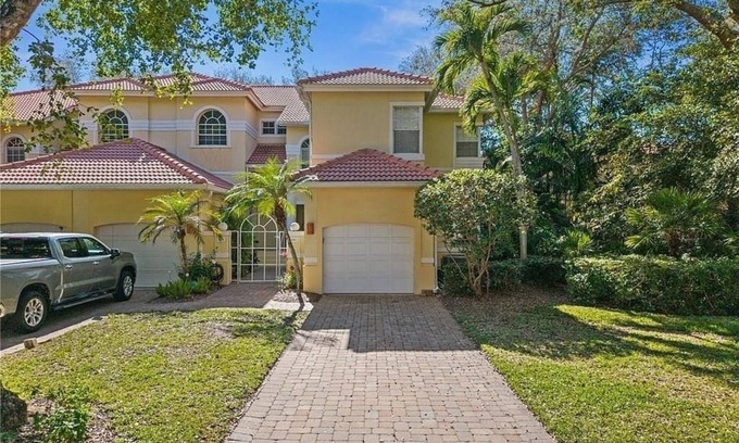 North Naples Condo | Large Deluxe 2-bedroom Condo in Bay Forest Naples Minutes to Beach - 30 day min.