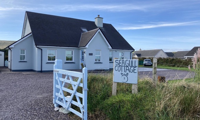 Portmagee Bed & Breakfast | Large double room with ensuite bathroom