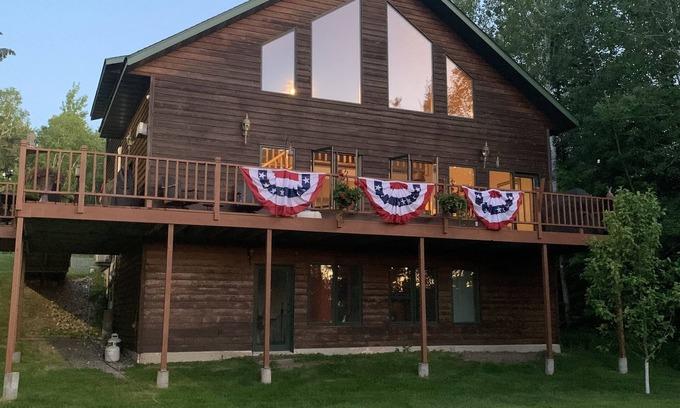 St. Louis County House | Large Family Cabin, Centrally Located On Beautiful Frazer Bay!