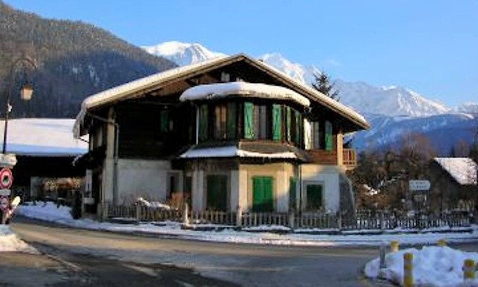Servoz Ski Chalet | Large family chalet near Chamonix - 20 people