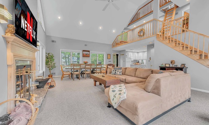 Lake Ariel House | Large Family Friendly House on the Fairway Hideout