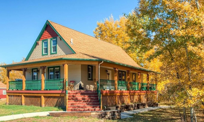 Red Lodge House | Large Family Home with View, 1 Mi to Red Lodge Ski!