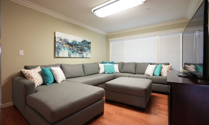 Southwest Anaheim House | Large Family Pool Home, 2 Ensuites, 2.5 Mi 2Disney