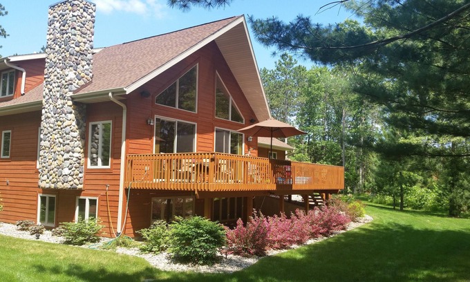 Mauston House | Large Family Vacation Home Near Castle Rock Lake & Wisconsin Dells