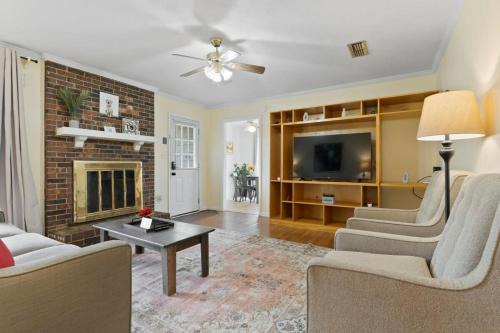 Montgomery House | Large Fenced Yard near Midtown- Shamrock Stay