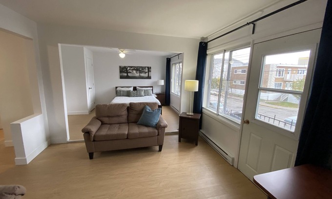 Bellerive Apartment | Large, fully-equipped, newly renovated condo near services, bus, park, river!