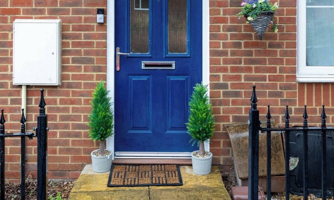 Gloucester House | Large Gloucester House in the City Centre with Free Parking!