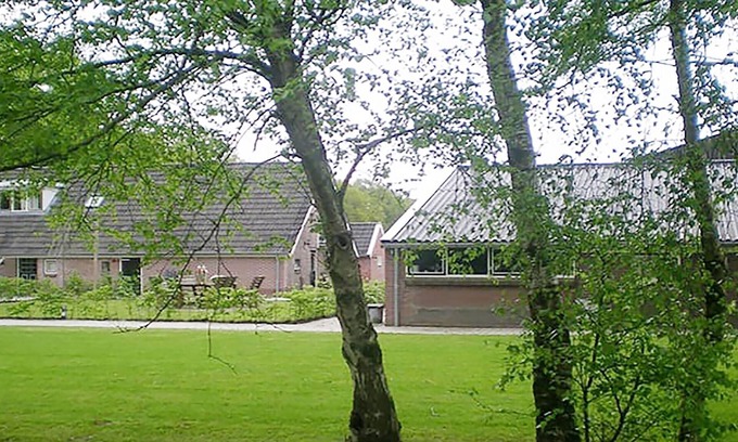 Zwiggelte House | Large group house in Drenthe with bar and playing field