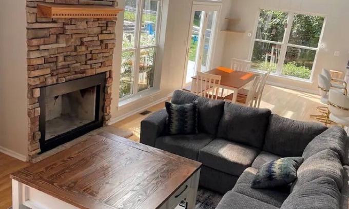 Fox Lake House | Large Group Retreat w/secluded party room and private pool