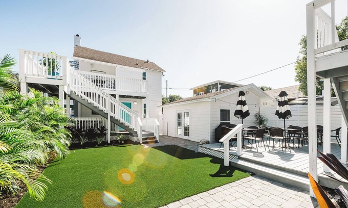 Historic Uptown House | Large Historic Downtown Bungalow- 5BR!