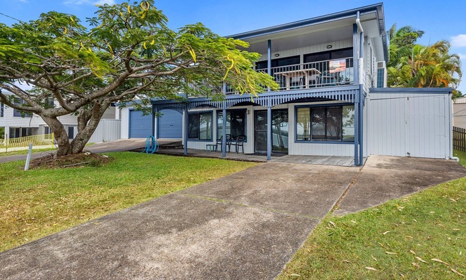 Tin Can Bay House | Large Holiday Home with one of the best views in Tin Can Bay!