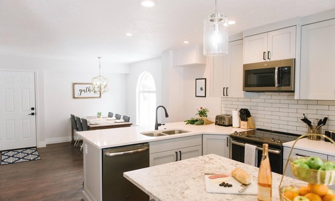 Cottonwood Heights Condo | Large Home, 4 bds, 3.5 bths, complete remodeled: luxurious amenities.see pics