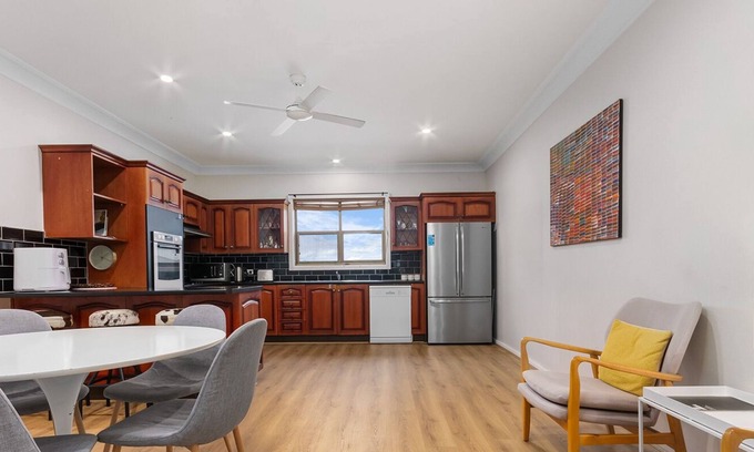 Waratah West House | Large Home in Waratah