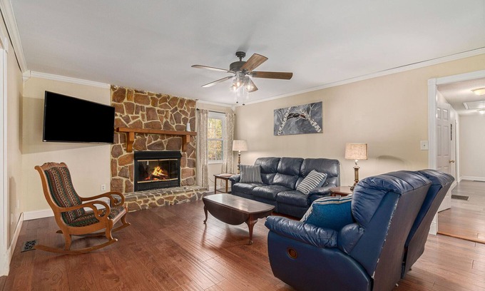 Shannon House | LARGE home near Hoover Met, Golf & Tuscaloosa