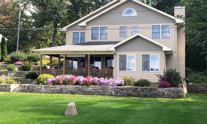 Colon House | LARGE HOME ON ALL SPORTS LAKE IN COLON, MICHIGAN