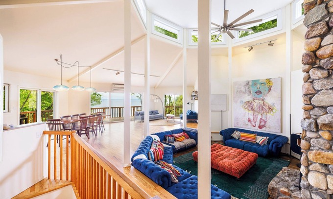 Baiting Hollow House | Large home with wraparound ocean views