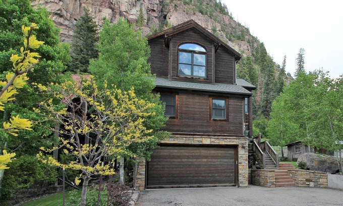 Ouray House | Large Home1blk to Hot Springs Pool, wraparound deck, Cinema Room, parking for 7
