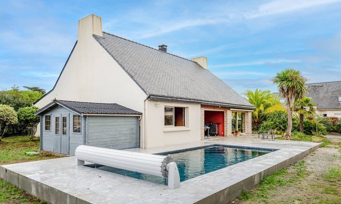 Sarzeau Ski Chalet | Large house for 10 with pool, in Sarzeau