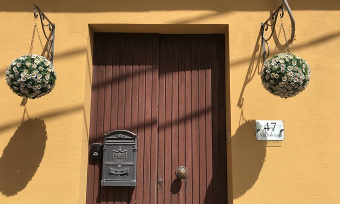 Cuglieri House | Large House in Peaceful Hilltop Village with views to the Sea. 10minute drive.