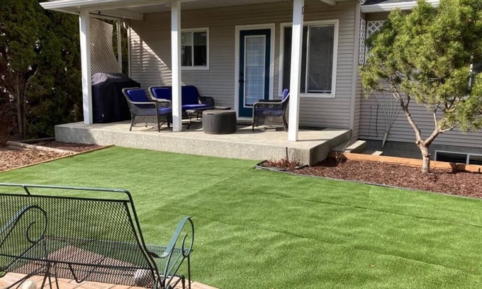 Rutland House | Large House right in Kelowna!