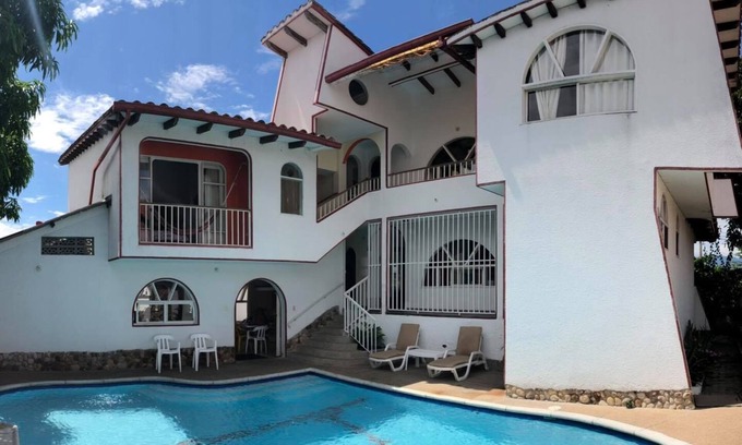 Anapoima House | Large house with pool, bolirana, BBQ, Wifi and private parking near the center..