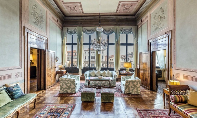San Polo Apartment | Large Idyllic Venetian Noble Floor on Grand Canal
