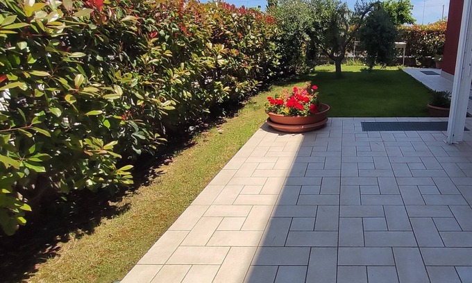 Cologna Spiaggia Apartment | Large garden within walking distance of the sea! Home for families with pets