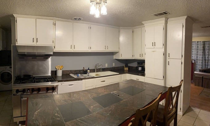 Leesville House | Large, kid and pet friendly home near schools