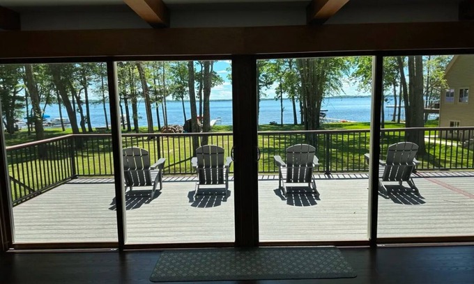 Shawano House | Large lakehome, big yard, gorgeous views. Perfect for families!