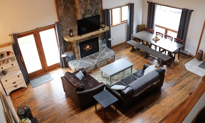 Duluth House | Large Lakeside Cabin