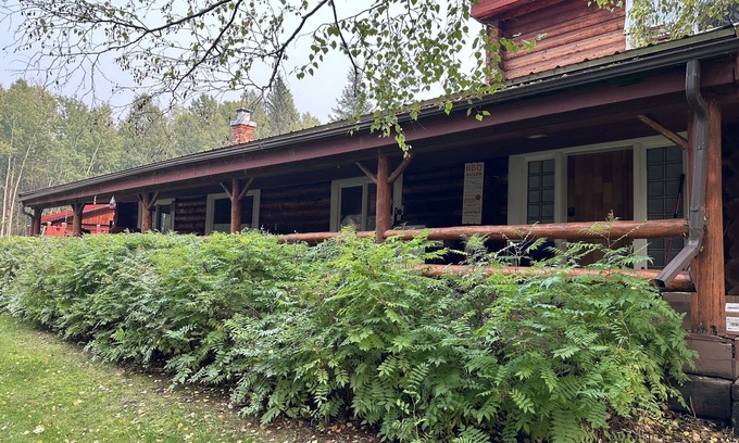 Central Alberta Ski Chalet | Large Log House with River Views