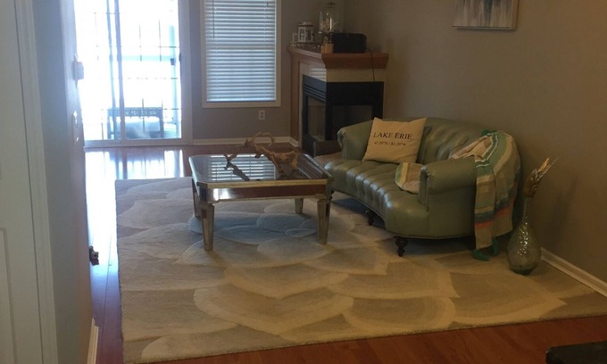 Marblehead Condo | Large Luxurious property in Marblehead with view of the lake and 3 balcony’s