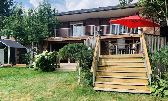 Valentia House | Large, Luxurious, and Spacious Year-Round Lakefront Cottage (4 Bedroom)