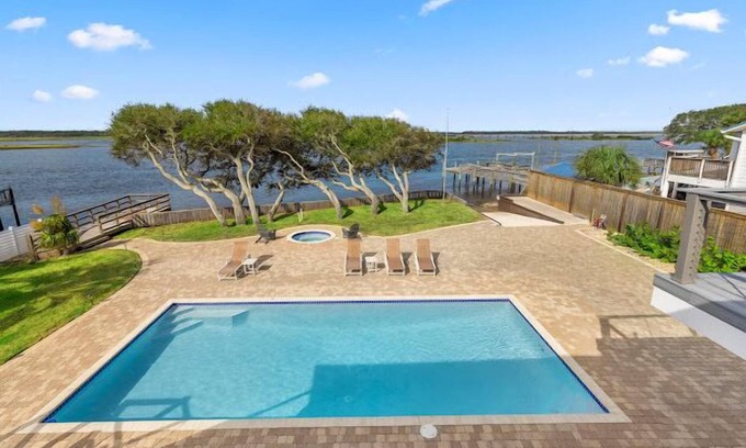 Crescent Beach House | Large Luxury Waterfront Home, Lg.Pool, Hot Tub, Kayaks, Game Room, boat ramp