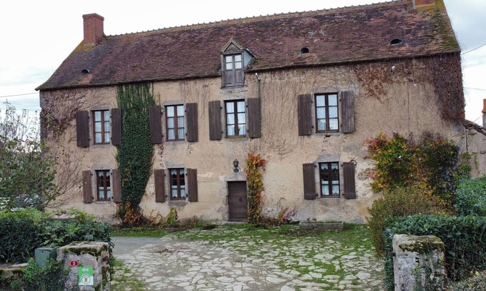 Montchevrier House | Large manor house with heated pool in Berry