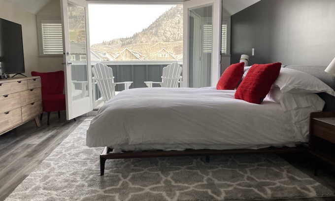 Okanagan-Similkameen House | Large modern home at The Cottages on Lake Osoyoos!