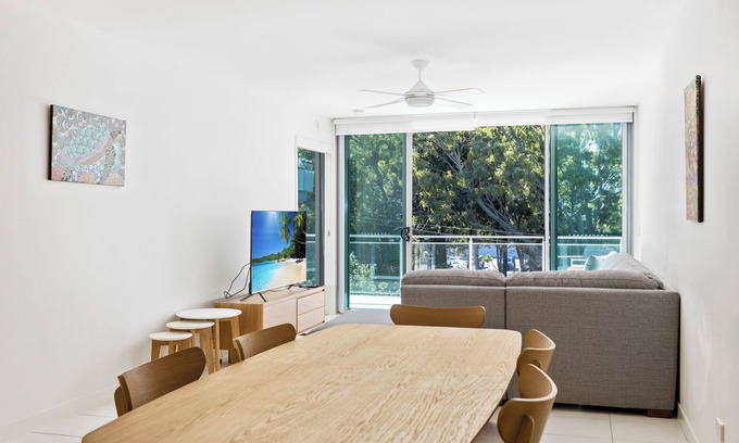 Woorim Apartment | Large Modern Unit with Lift & Pool
