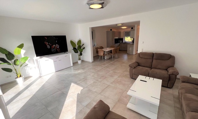 Schortens House | Large, modernly furnished holiday home on the North Sea.