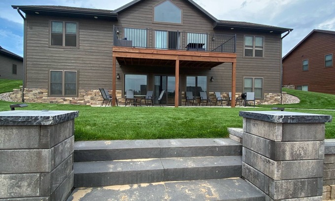 New Lisbon House | Large Multifamily Beach Front Lake Home Near WI Dells