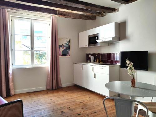 Chinon Apartment | Large new studio, charming and quiet, historical center