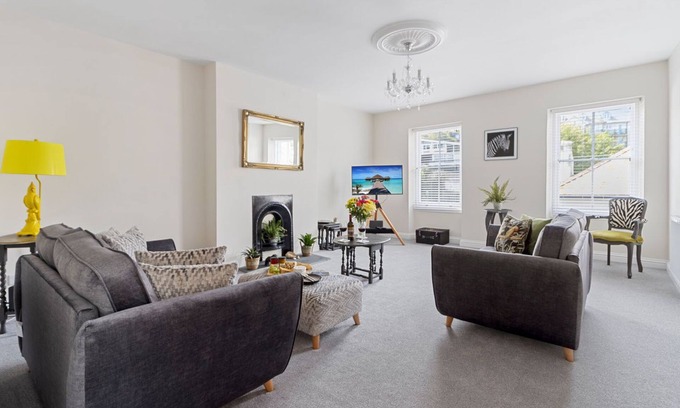 Brixham Apartment | Large Newly Renovated Modern Apartment