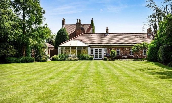 Ryther Cottage | Large open plan cottage in conservation village just outside York. 3 night deals