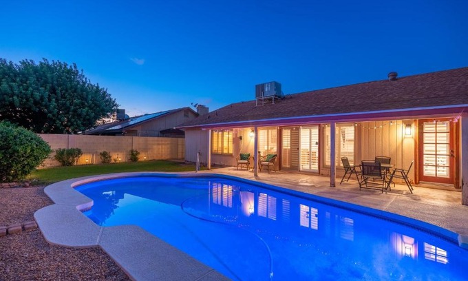 Foxfire House | Large Pool With Diving Board, Remodeled 3bdrm, Near State Farm STDM and More!