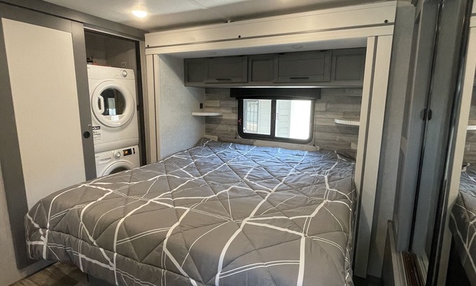 North San Antonio - SAT House | Large private 1bdrm RV near Medical Center in San Antonio