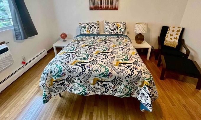Park Ridge Apartment | Large private 2 bedroom apartment North of CHICAGO