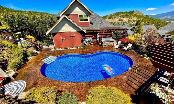 Wilden House | Large private home, close to everything, with gorgeous backyard pool.