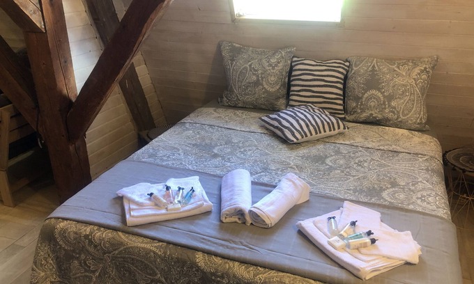 Crest Bed & Breakfast | Large private room in fully equipped apartment
